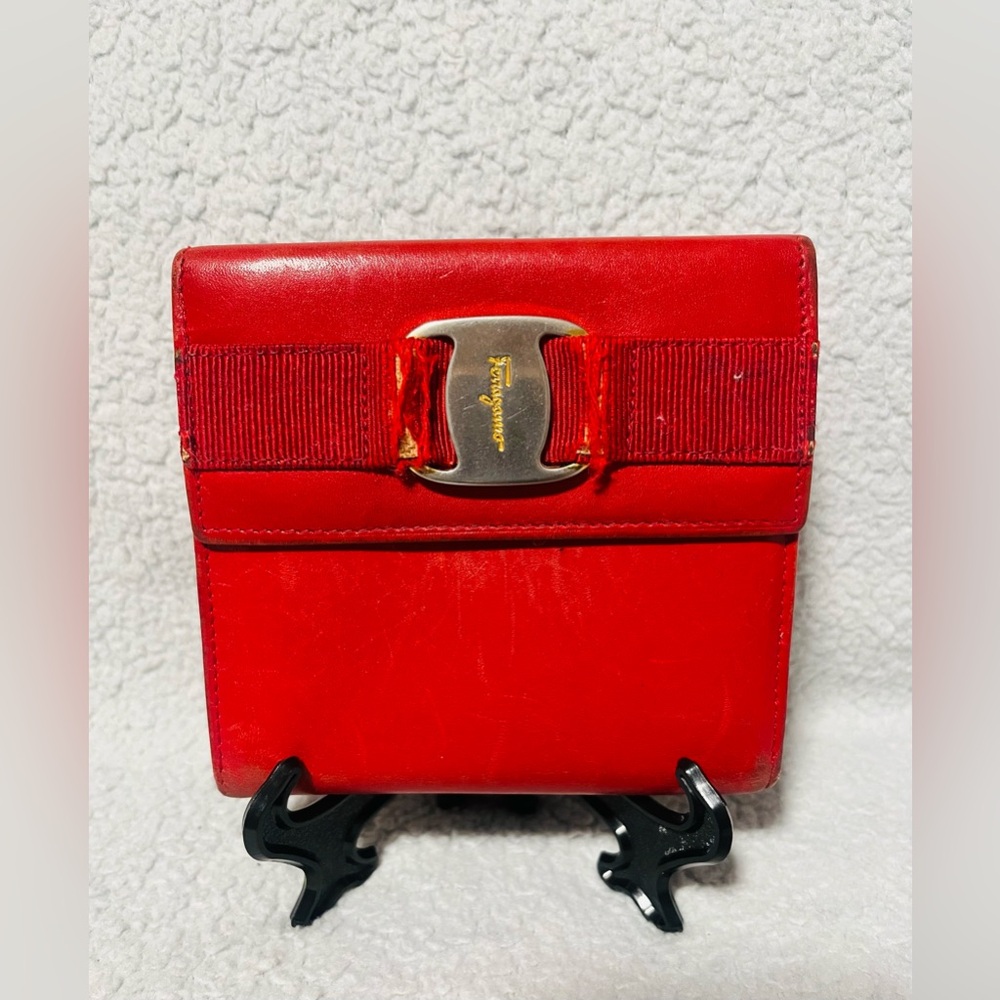 Salvatore Ferragamo Kiss lock Compact Wallet - Picture 1 of 14